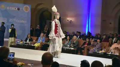 В Пакистане прошел показ казахстанской моды