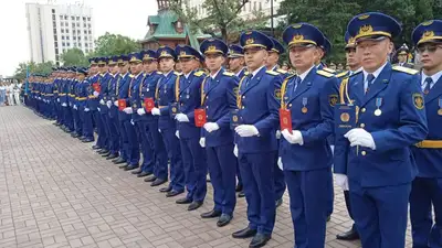 офицеры, вручение, дипломы, фото - Новости Zakon.kz от 24.06.2023 18:08