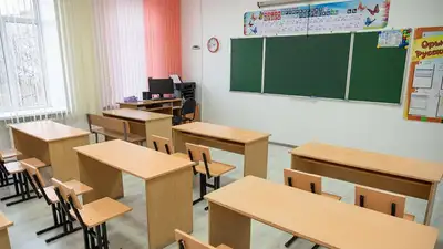 пустой класс, учитель, Казахстан