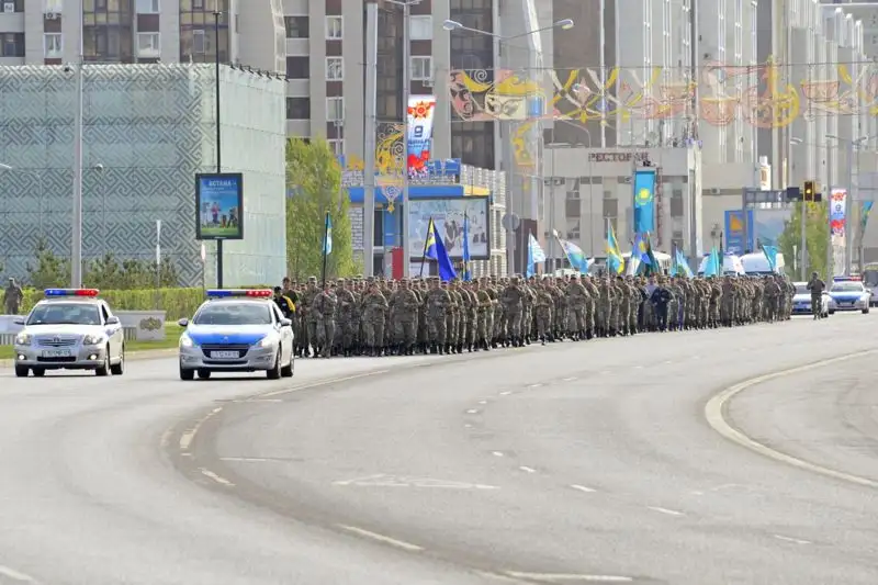 Военнослужащие пробегут более 10 км в честь легендарного летчика, фото - Новости Zakon.kz от 10.08.2023 11:29