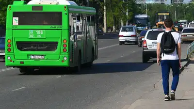 Мужчина угрожал ножом в автобусе в Алматы, фото - Новости Zakon.kz от 31.08.2023 11:21