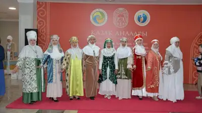 женщины в национальных костюмах, фото - Новости Zakon.kz от 06.06.2023 14:55