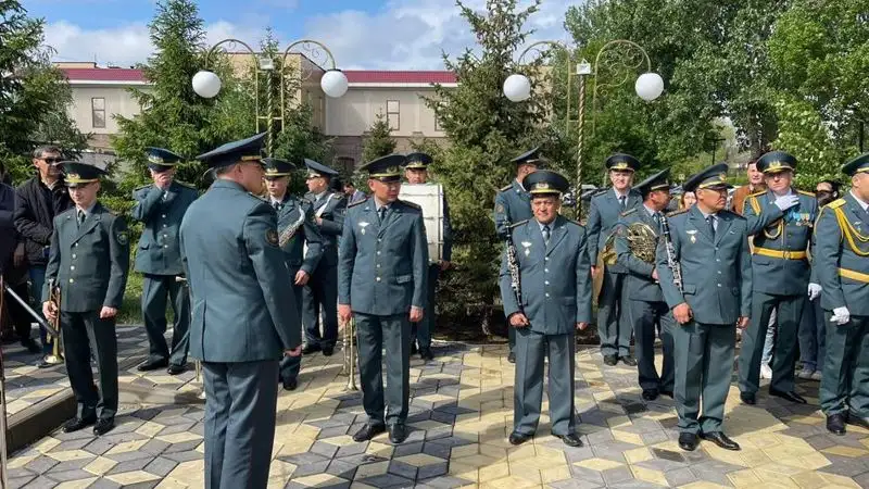 В Уральске открыли памятную композицию погибшим воинам, фото - Новости Zakon.kz от 08.05.2023 14:13