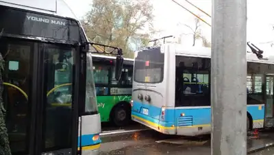 ДТП, автобусы, троллейбусы , фото - Новости Zakon.kz от 08.11.2022 16:49