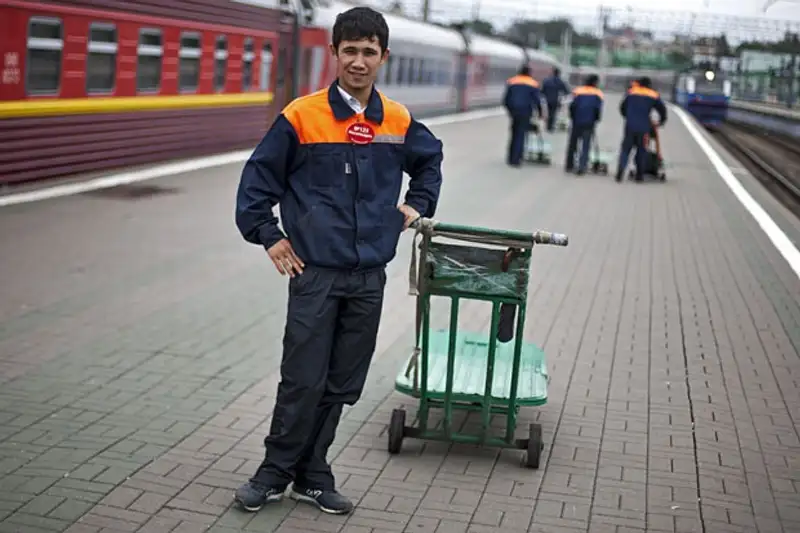 Путь гастарбайтера: от вокзала до вокзала, фото - Новости Zakon.kz от 25.10.2013 17:25