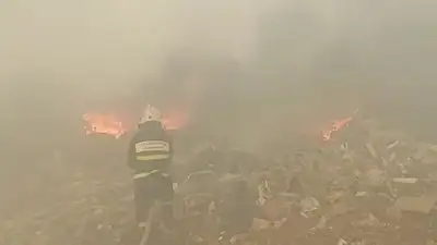 Вторые сутки тушат крупный пожар на свалке в Павлодаре, фото - Новости Zakon.kz от 12.05.2023 15:48