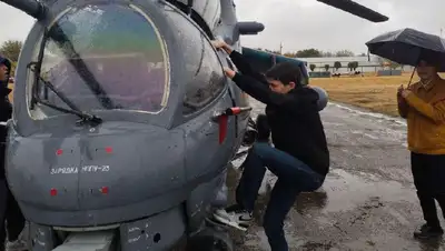 Алматинских школьников допустили к боевым вертолетам, фото - Новости Zakon.kz от 19.10.2022 17:28