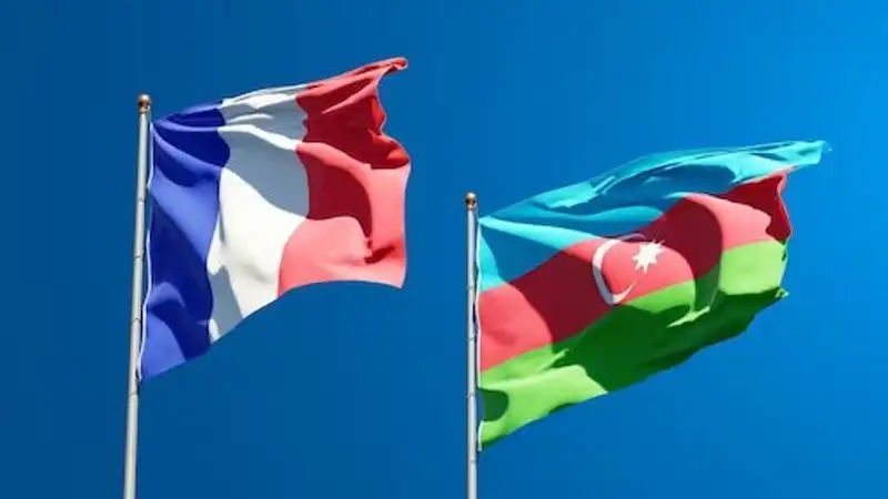 Азербайджан решил выслать из страны двух французских дипломатов, фото - Новости Zakon.kz от 27.12.2023 01:49
