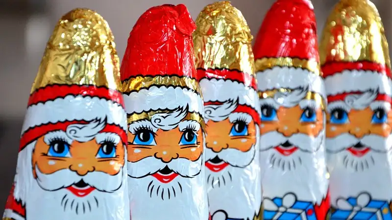 Просроченные конфеты вручили особенным детям на новогоднем утреннике в Аксу 