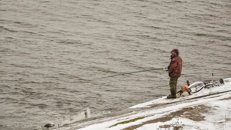 Рыболовам перекрыли съезд на Щучье озеро, фото - Новости Zakon.kz от 28.12.2023 15:23