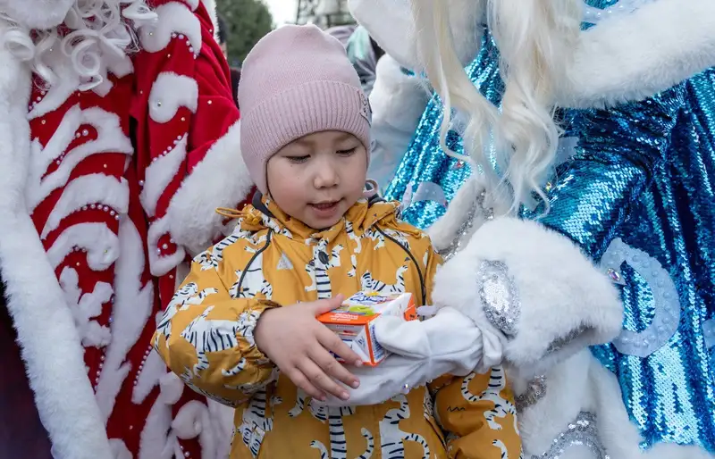 Новогодние подарки от Magnum получили воспитанники и прихожане Никольского храма в Алматы