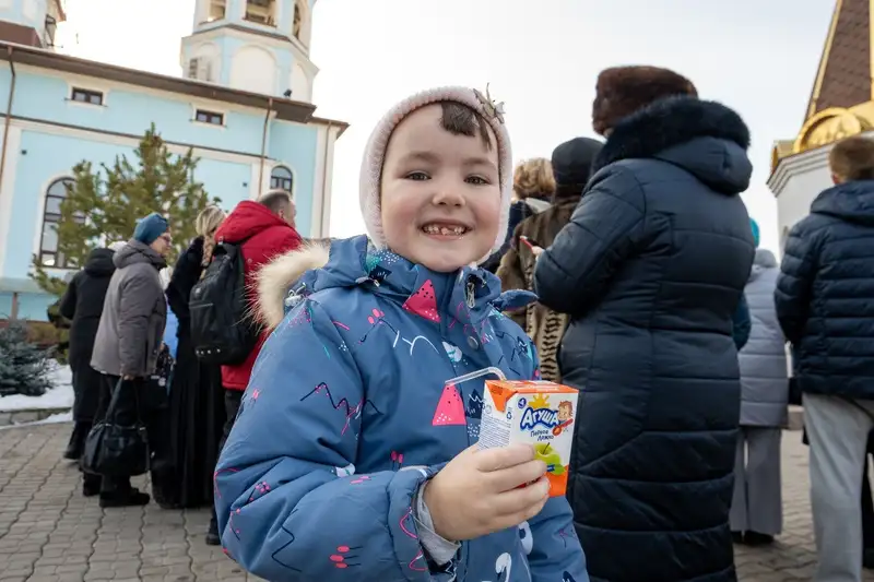 Новогодние подарки от Magnum получили воспитанники и прихожане Никольского храма в Алматы