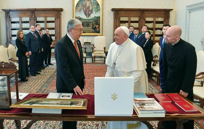 За что Папа Римский поблагодарил Токаева, фото - Новости Zakon.kz от 19.01.2024 17:10