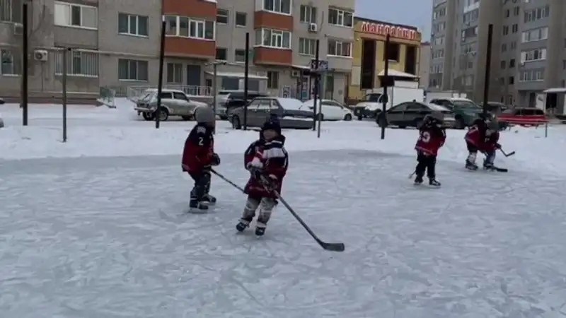 хоккейная площадка для детей в Актобе, фото - Новости Zakon.kz от 20.01.2024 12:49