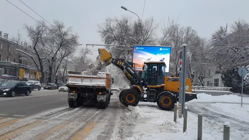уборка снега, фото - Новости Zakon.kz от 20.01.2024 16:32