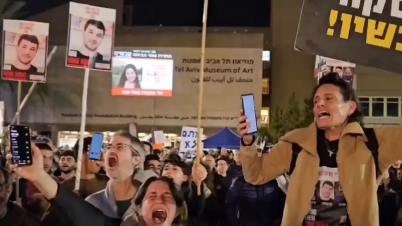 Митинг в Тель-Авиве: протестующие требуют заключения сделки с ХАМАС 