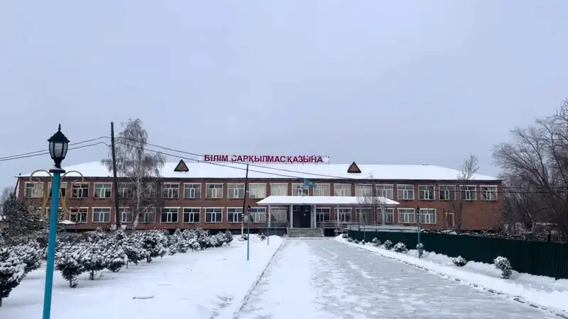 Ремонт в школе в селе Миролюбовка ВКО, пол с гнильцой, фото - Новости Zakon.kz от 22.01.2024 17:45