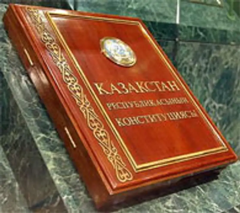 Парламент не будет вносить поправки в Конституцию по вопросу о языках, фото - Новости Zakon.kz от 15.09.2011 17:06