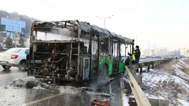 В акимате высказались о сгоревшем в Алматы автобусе, фото - Новости Zakon.kz от 15.02.2023 12:17