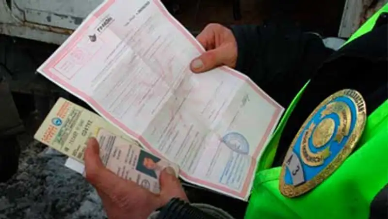 Более 160 фактов выезда на встречную полосу выявили сотрудники дорпола Алматы за 3 дня, фото - Новости Zakon.kz от 21.10.2013 22:56