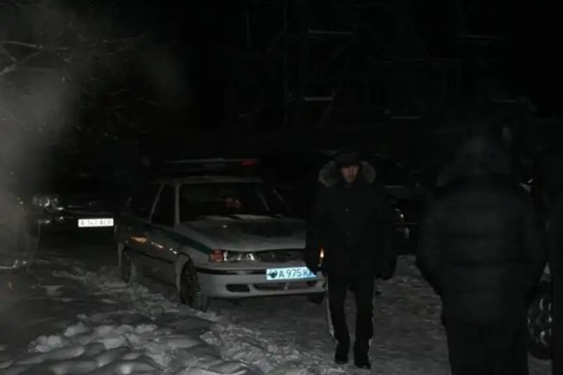 Несколько районов Алматы остались без света из-за пожара на подстанции (фото), фото - Новости Zakon.kz от 20.12.2012 14:48