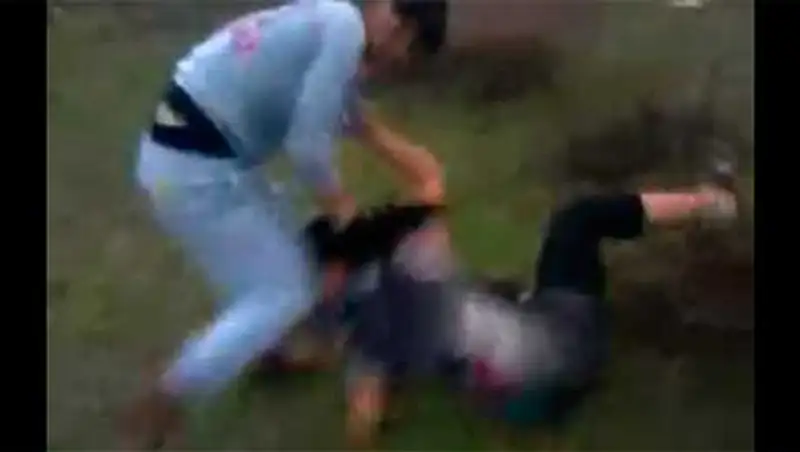 В Интернете появилось видео жестокой драки двух школьниц из ЮКО, фото - Новости Zakon.kz от 03.12.2013 16:56