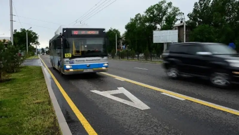 Что думают водители о выделенной полосе на ул. Абая