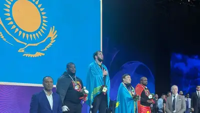 Казахстанец завоевал "золото" на чемпионате мира по ММА