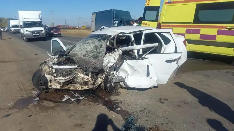 Один человек погиб, четверо пострадали в аварии на трассе Уральск – Атырау, фото - Новости Zakon.kz от 17.10.2022 17:16