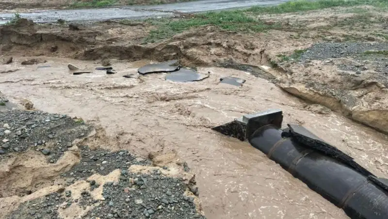 Застрявшие большегрузы, фото - Новости Zakon.kz от 22.05.2022 20:36