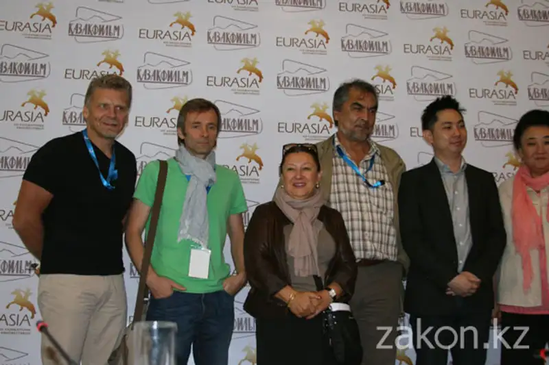 Участники последнего дня МКФ «Евразия 2012» представили свои работы на конкурс, фото - Новости Zakon.kz от 21.09.2012 21:00