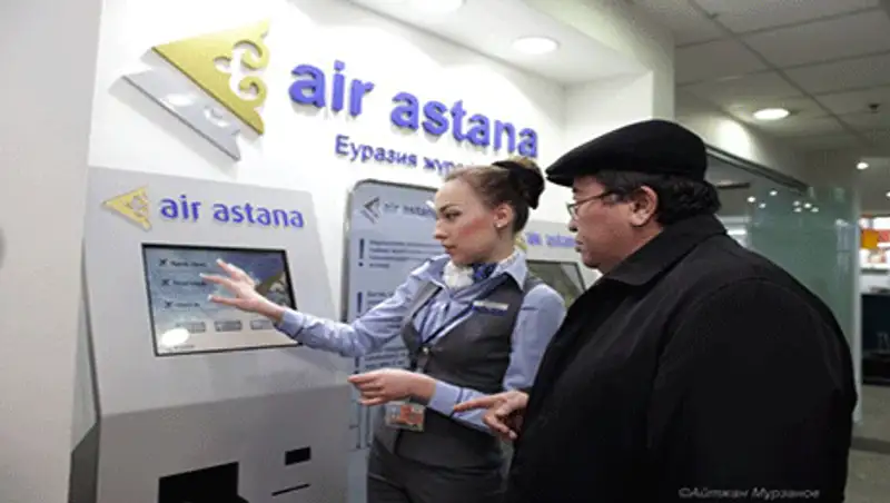 Аэропорт Алматы обрел две электронные стойки саморегистрации, фото - Новости Zakon.kz от 04.03.2015 16:37