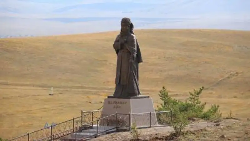 В Каркаралинске открыли памятник матери Великой степи