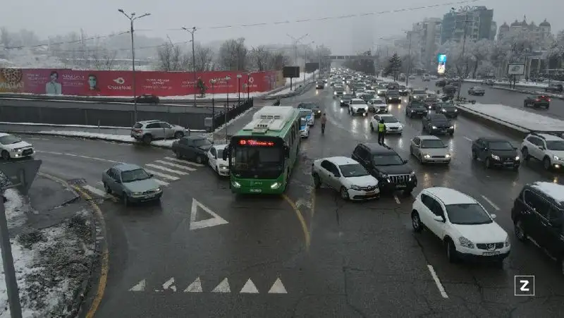 В Алматы из-за гололеда произошли массовые ДТП