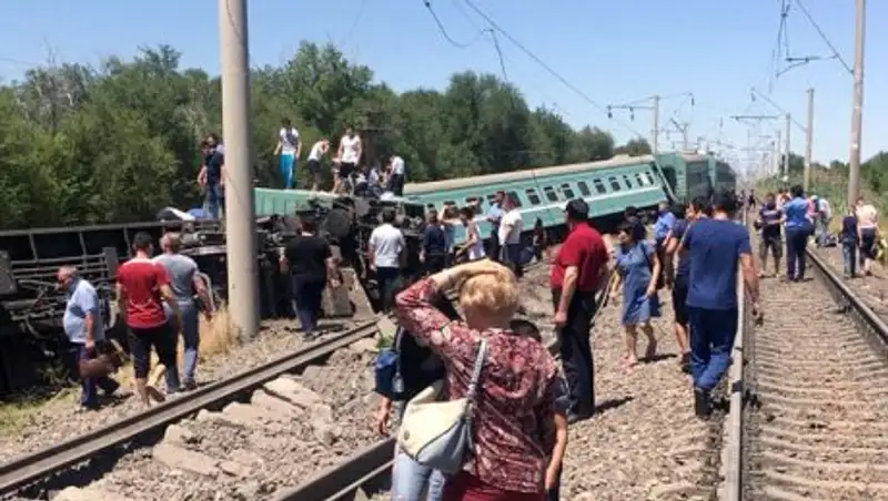 Сагинтаев взял под личный контроль расследование крушения поезда