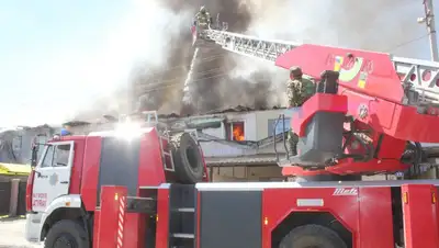 Пожар в Атырау, фото - Новости Zakon.kz от 11.07.2022 22:35