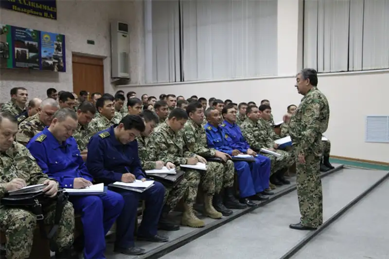 Н.Джуламанов ознакомился с деятельностью Регионального управления Береговой охраны, фото - Новости Zakon.kz от 24.10.2013 20:20