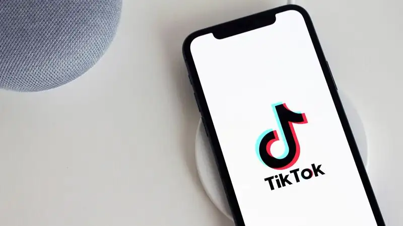 Еврокомиссия обязала своих сотрудников удалить TikTok из личных смартфонов