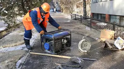 Из-за прорыва трубы жители Бостандыкского района в Алматы остались без воды