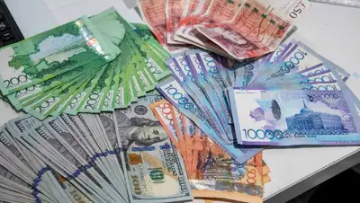 тенге, евро, рубль, фото - Новости Zakon.kz от 15.09.2022 09:27