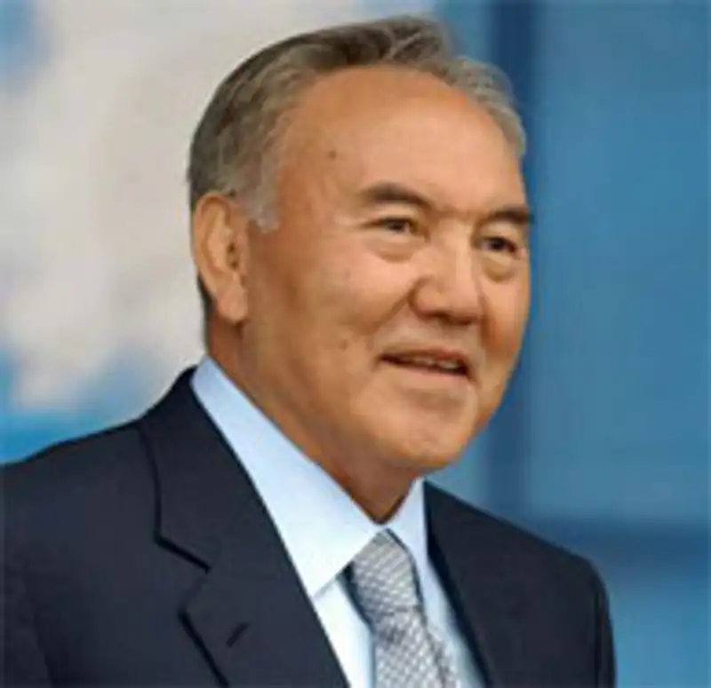Н. Назарбаев поздравил всех казахстанских женщин с 8 , фото - Новости Zakon.kz от 07.03.2012 21:49