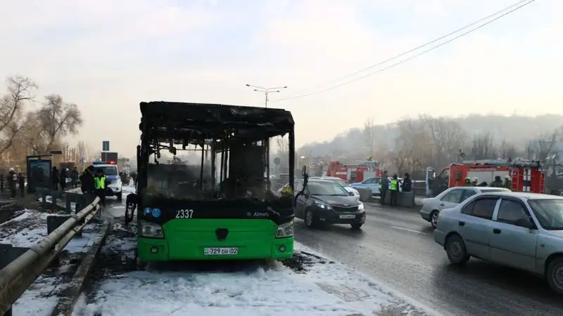 В акимате высказались о сгоревшем в Алматы автобусе, фото - Новости Zakon.kz от 15.02.2023 12:17