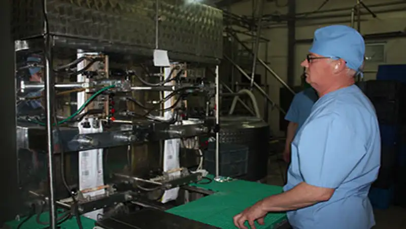 В СКО "Молсервис" с начала года выпустил 2, 5 тыс. тонн кисломолочной продукции , фото - Новости Zakon.kz от 29.07.2015 22:54