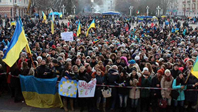 Во Львове и Тернополе ввели «сухой закон», фото - Новости Zakon.kz от 04.12.2013 03:04