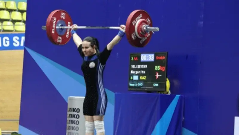 Казахстанская штангистка Маргарита Елисеева — шестая на Гран-при IWF 2013 в Баку, фото - Новости Zakon.kz от 07.12.2013 17:10