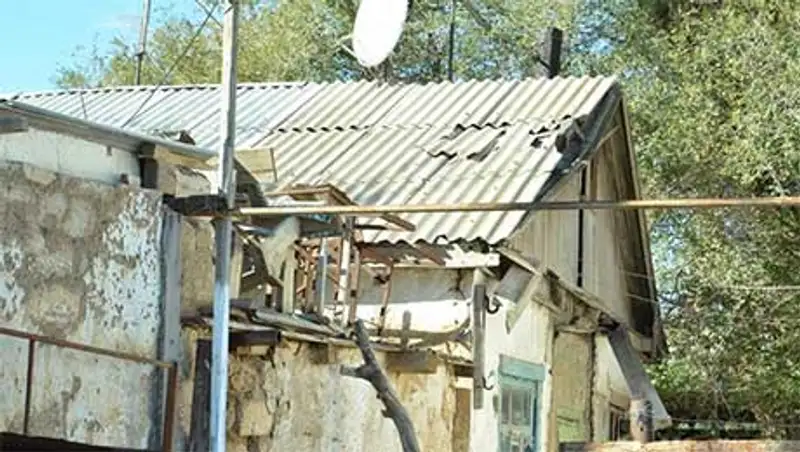 Семья из Атырауской области живет в бараке, построенном 95 лет назад, фото - Новости Zakon.kz от 24.10.2013 17:19
