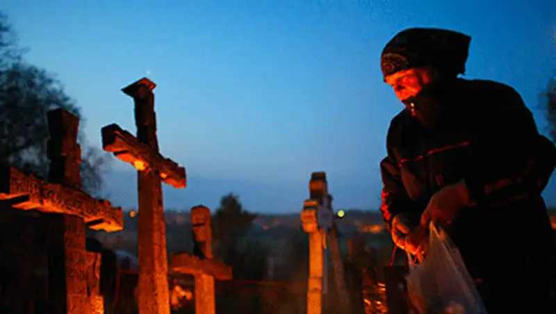 Румынских полицейских обвинили в получении взяток от гробовщиков, фото - Новости Zakon.kz от 19.12.2013 04:27