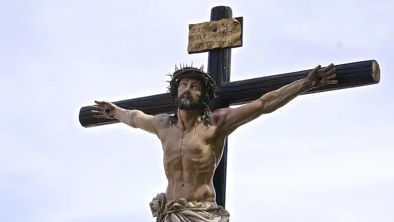 Религиозный скандал из-за женственного изображения Христа разгорелся в Испании