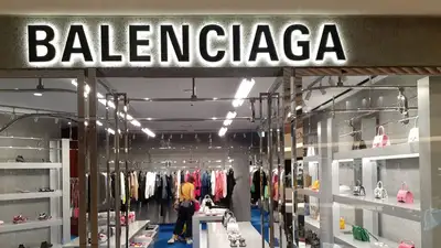 Креативный директор Balenciaga извинился за скандальную фотосессию