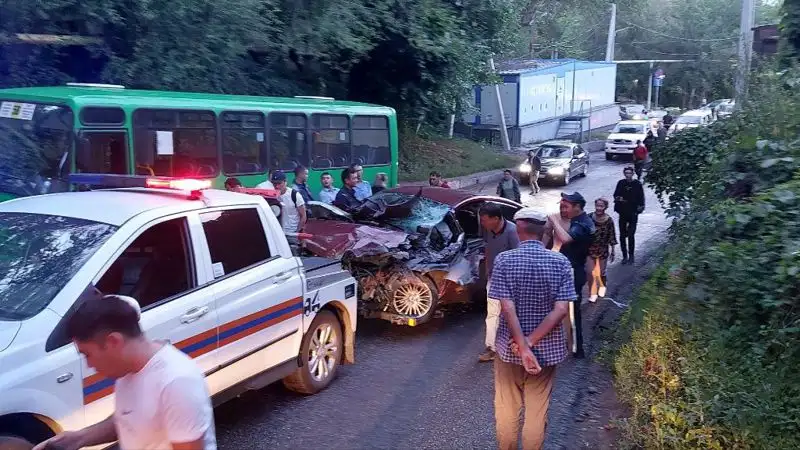 ДТП на улице Оспанова, фото - Новости Zakon.kz от 05.07.2023 21:06